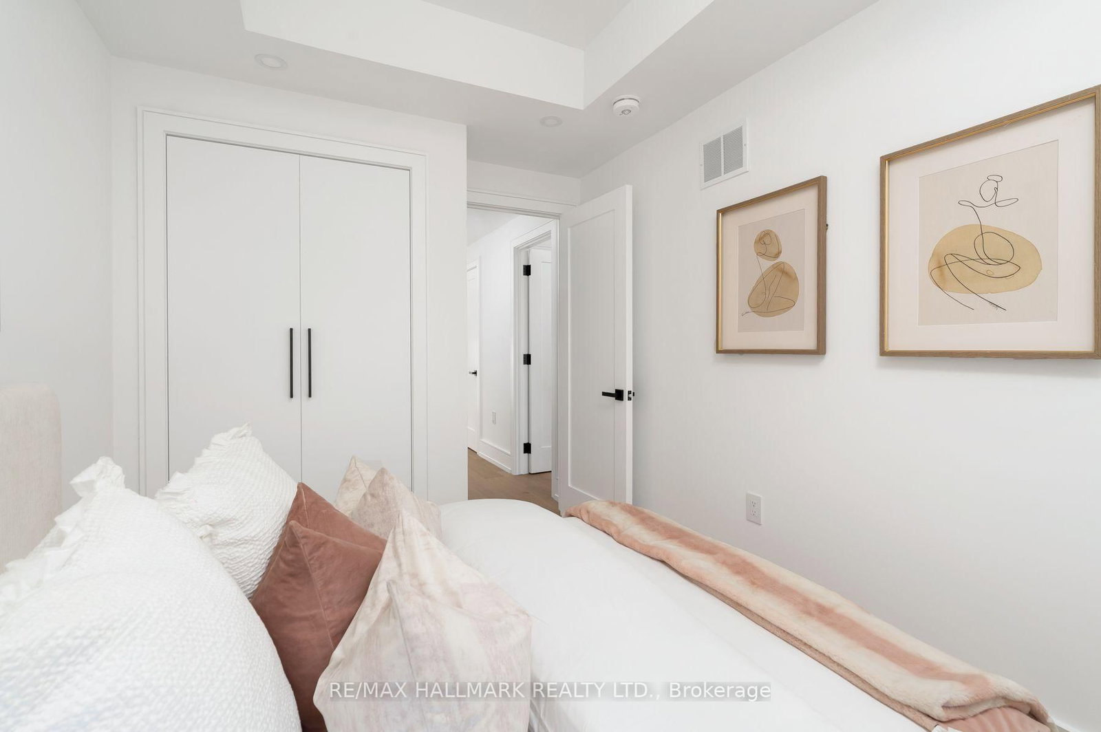 104 Yardley Avenue • Toronto, ON photo 37