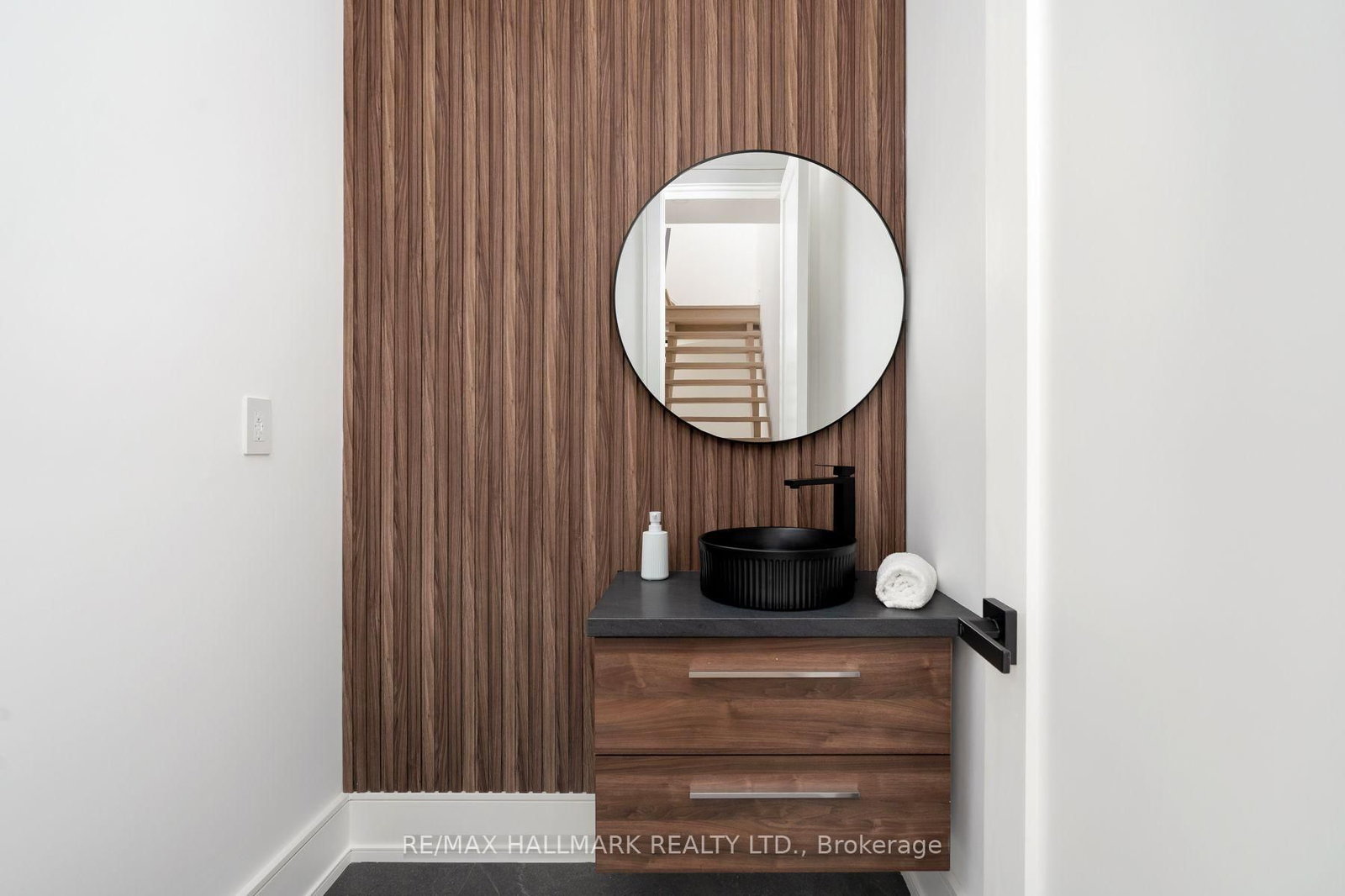 104 Yardley Avenue • Toronto, ON photo 4