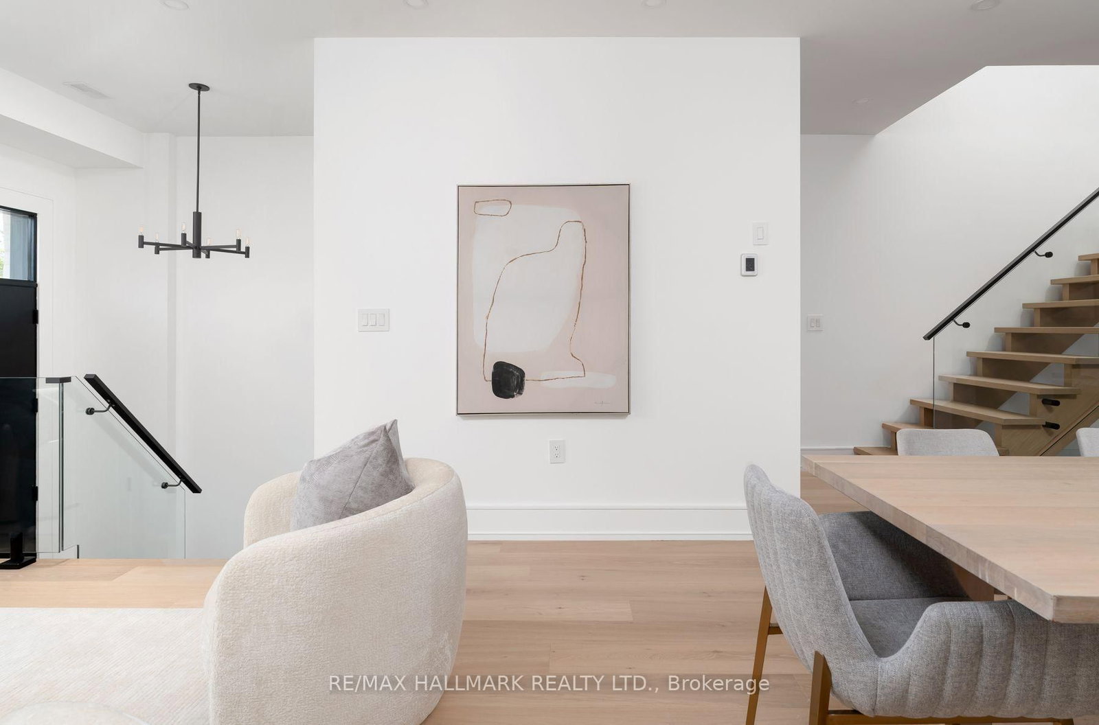 104 Yardley Avenue • Toronto, ON photo 8