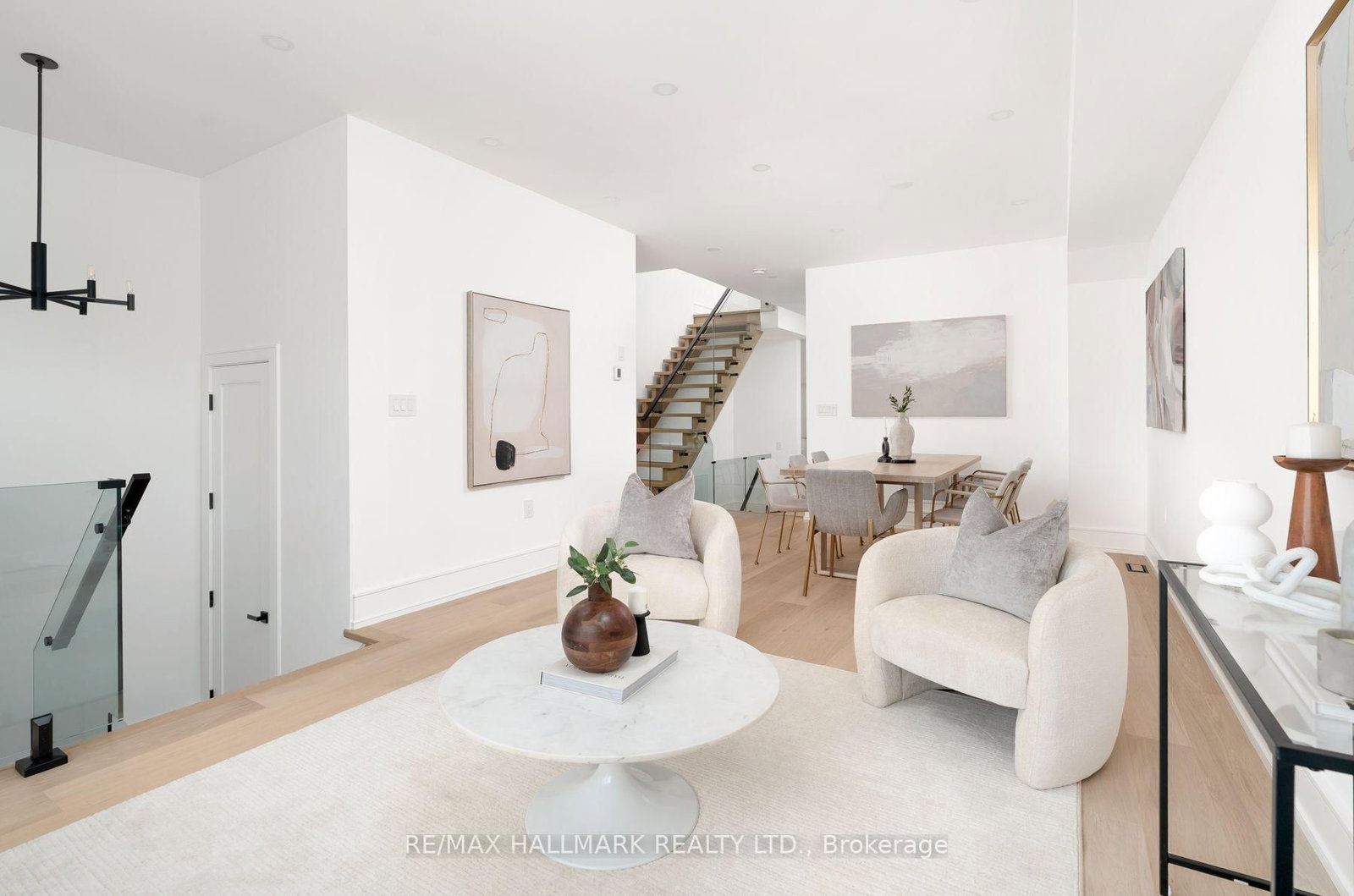 104 Yardley Avenue • Toronto, ON photo 9
