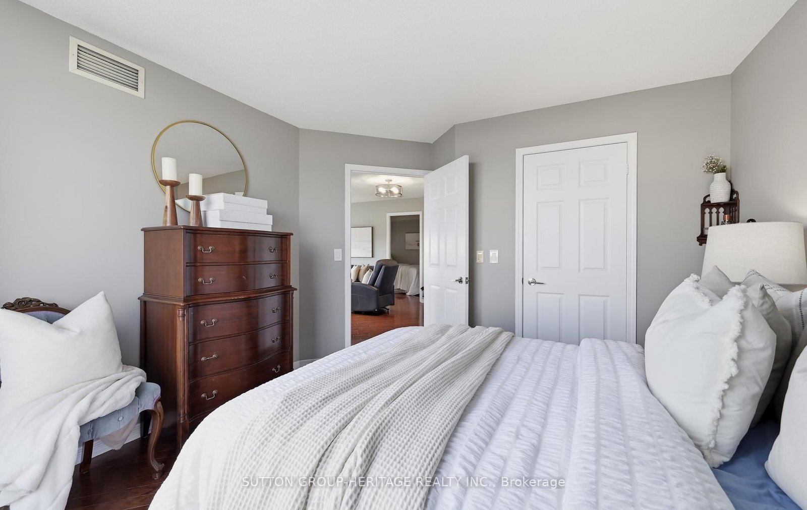 340 Watson Street W • #902 • Whitby, ON photo 17
