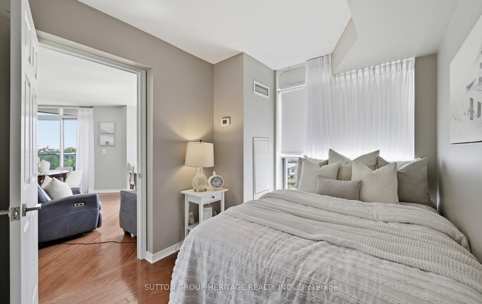 340 Watson Street W • #902 • Whitby, ON photo 18