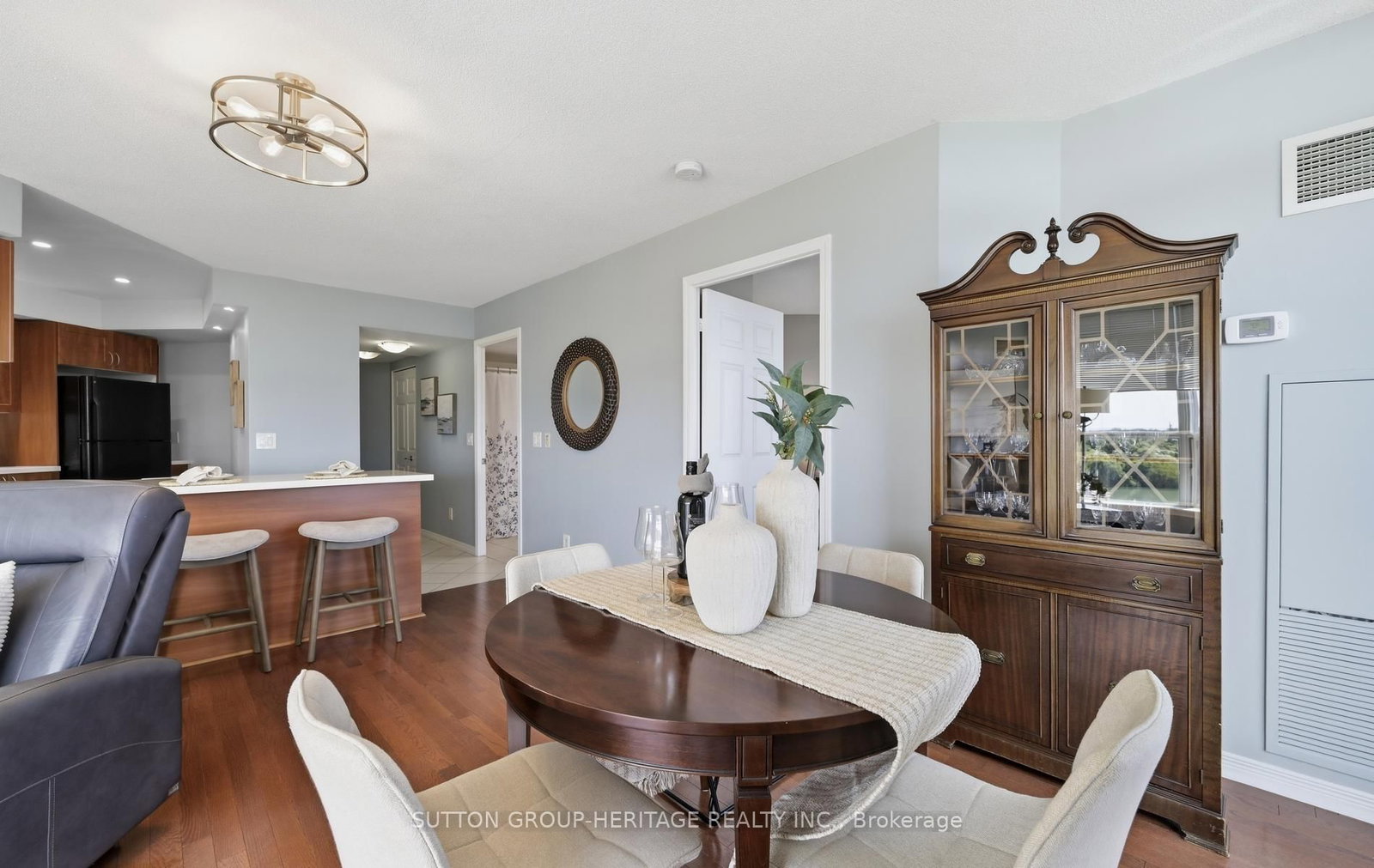 340 Watson Street W • #902 • Whitby, ON photo 9