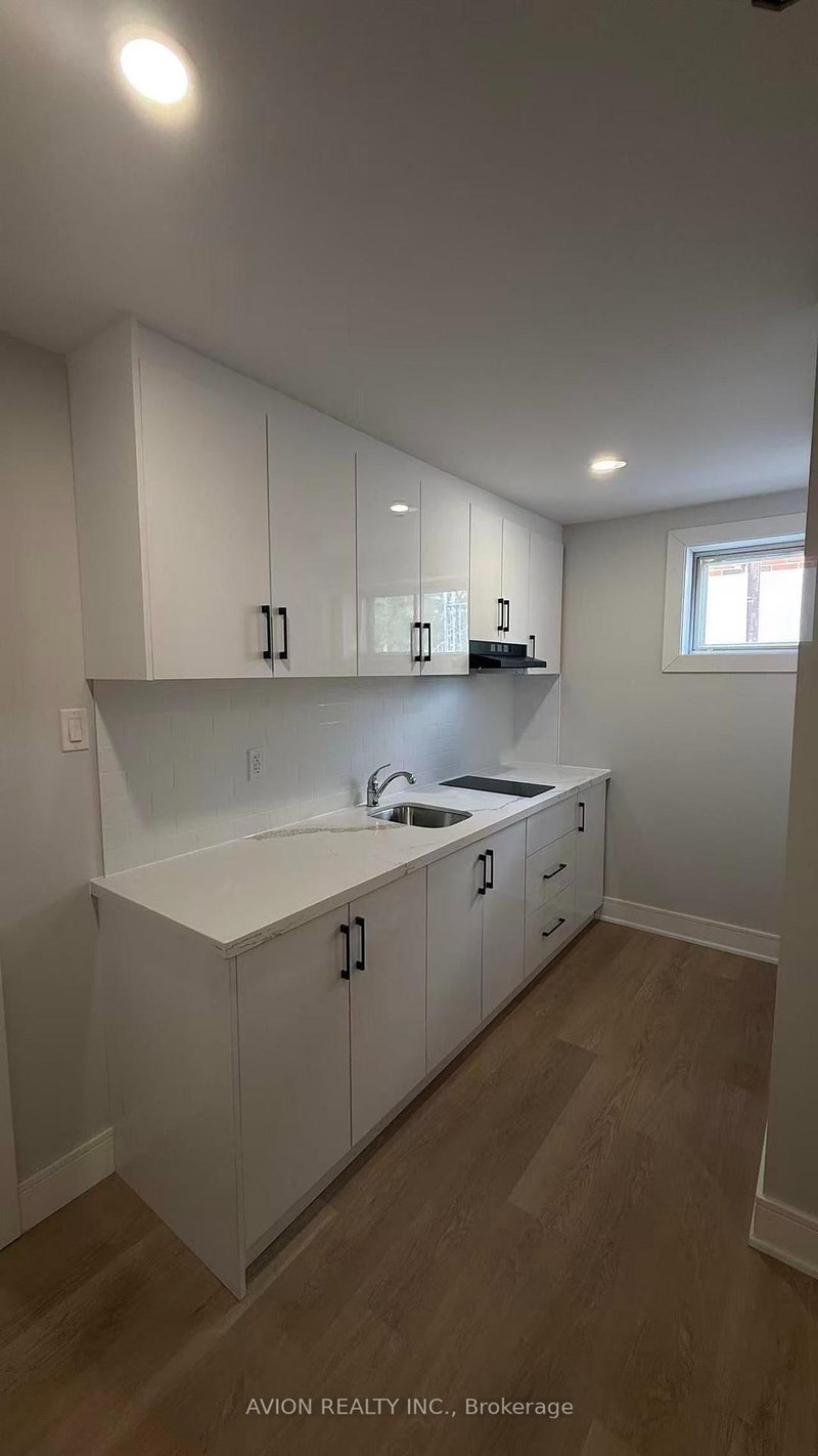 Part of first floor - 248 Fairglen Avenue
