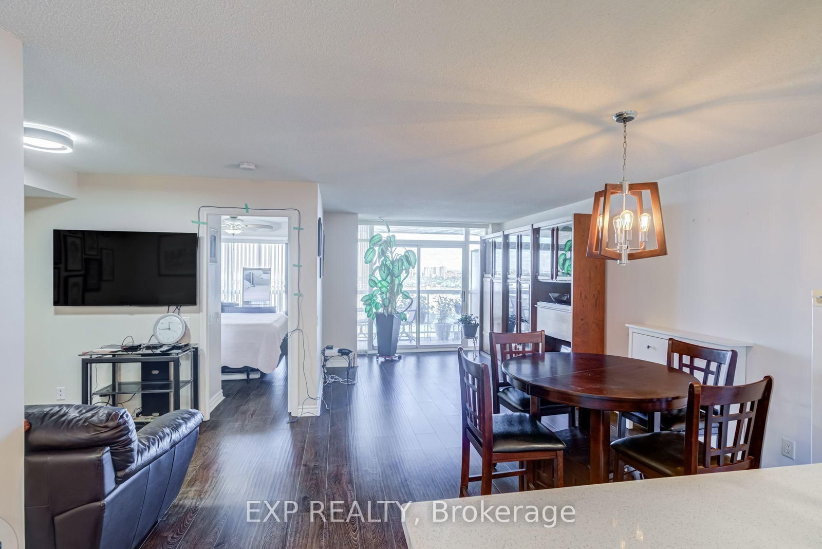 8 Mondeo Drive • #1409 • Toronto, ON photo 12