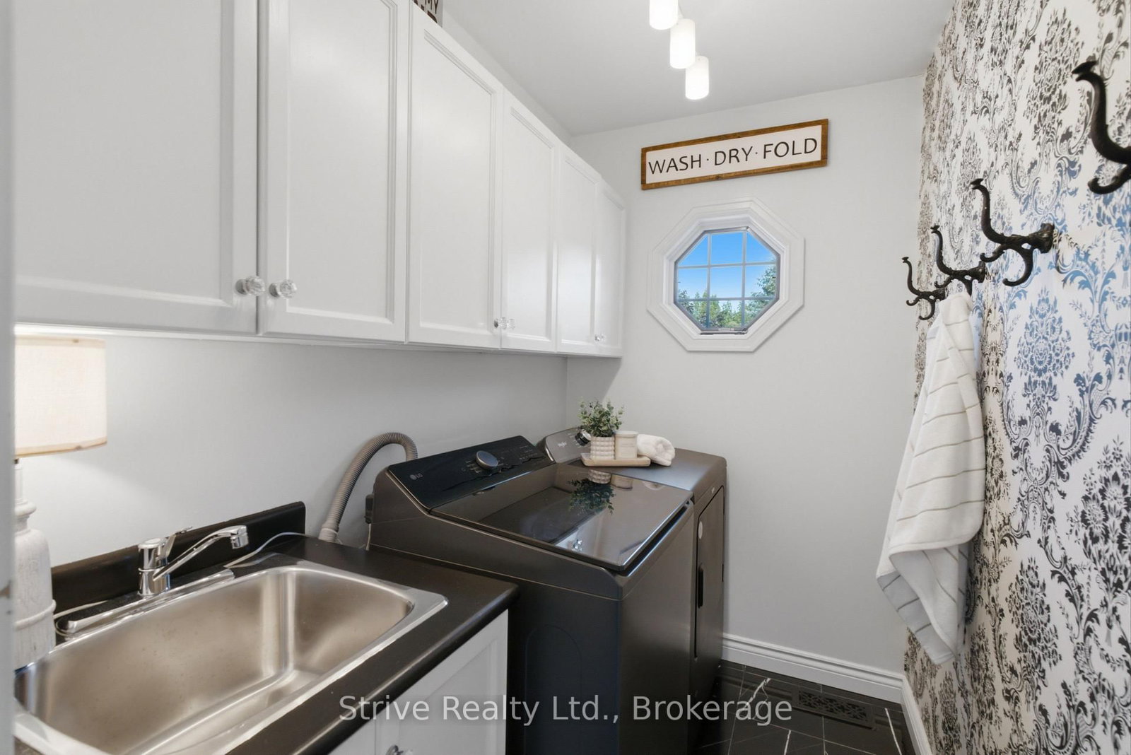 8 Rowland Court • Clarington, ON photo 24