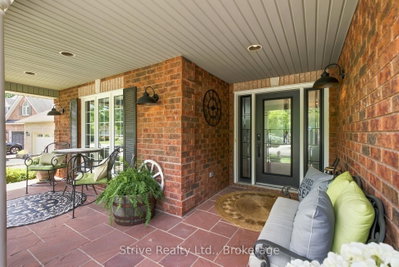 8 Rowland Court • Clarington, ON photo 4