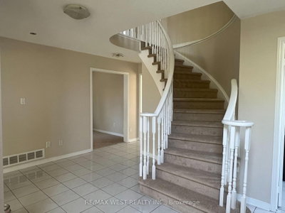 60 Furrow Drive • Whitby, ON photo 3