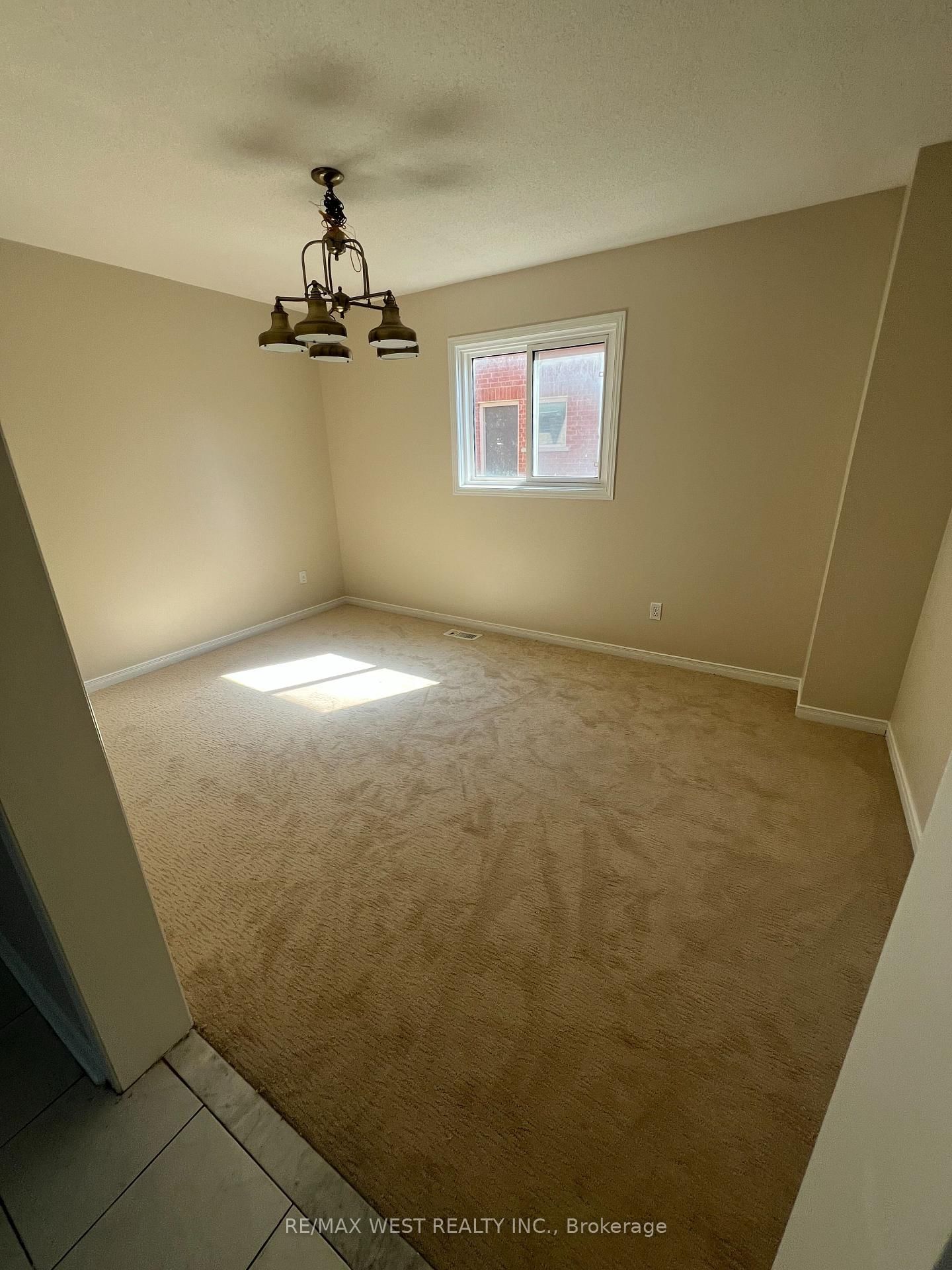60 Furrow Drive • Whitby, ON photo 8