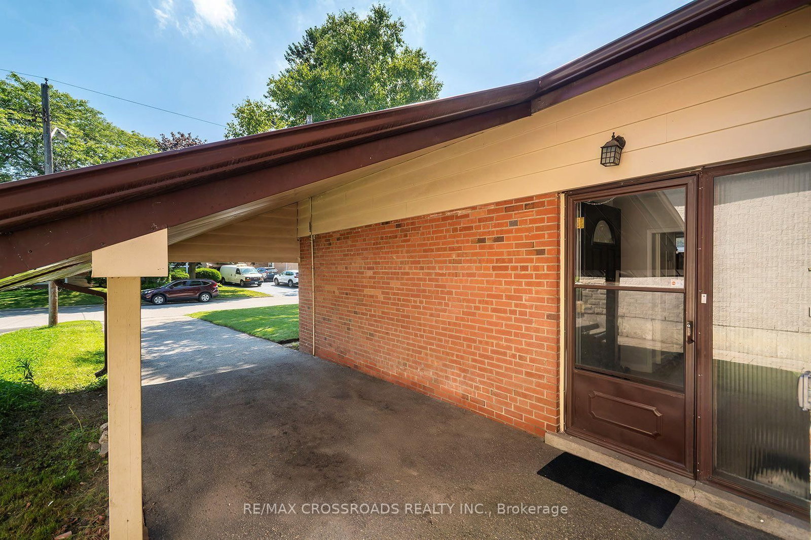 104 Haileybury Drive • Toronto, ON photo 4