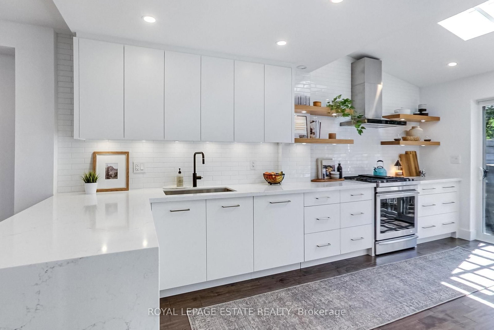 184 King Edward Avenue • Toronto, ON photo 11