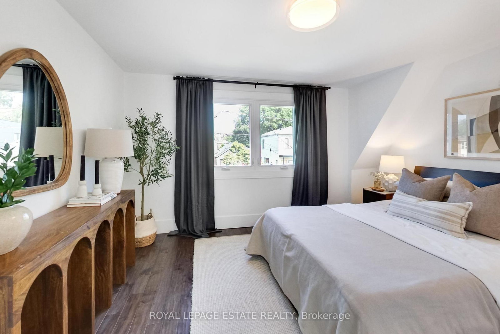 184 King Edward Avenue • Toronto, ON photo 17