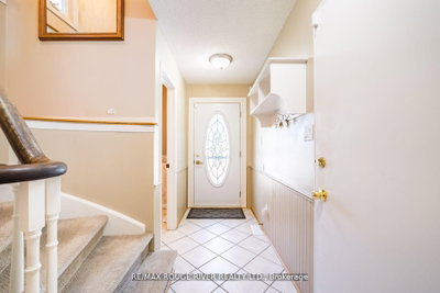 880 Castlegrove Avenue • Oshawa, ON photo 3