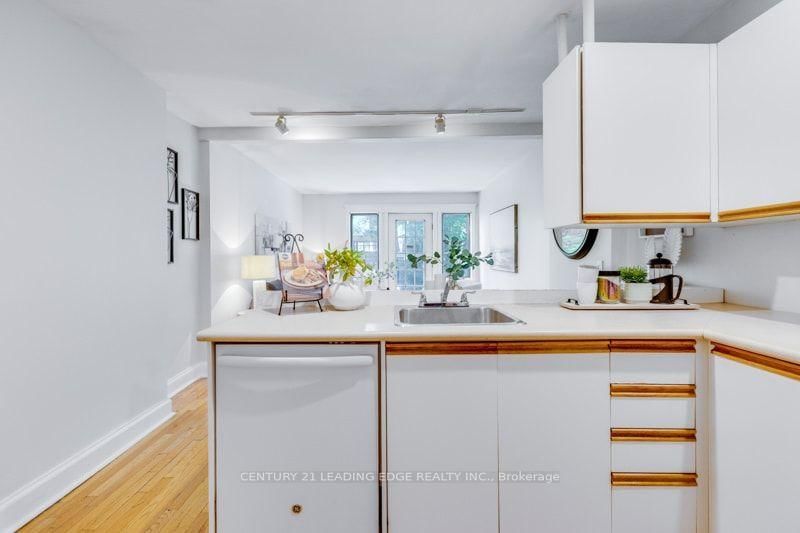 93 Muriel Avenue N • Toronto, ON photo 12