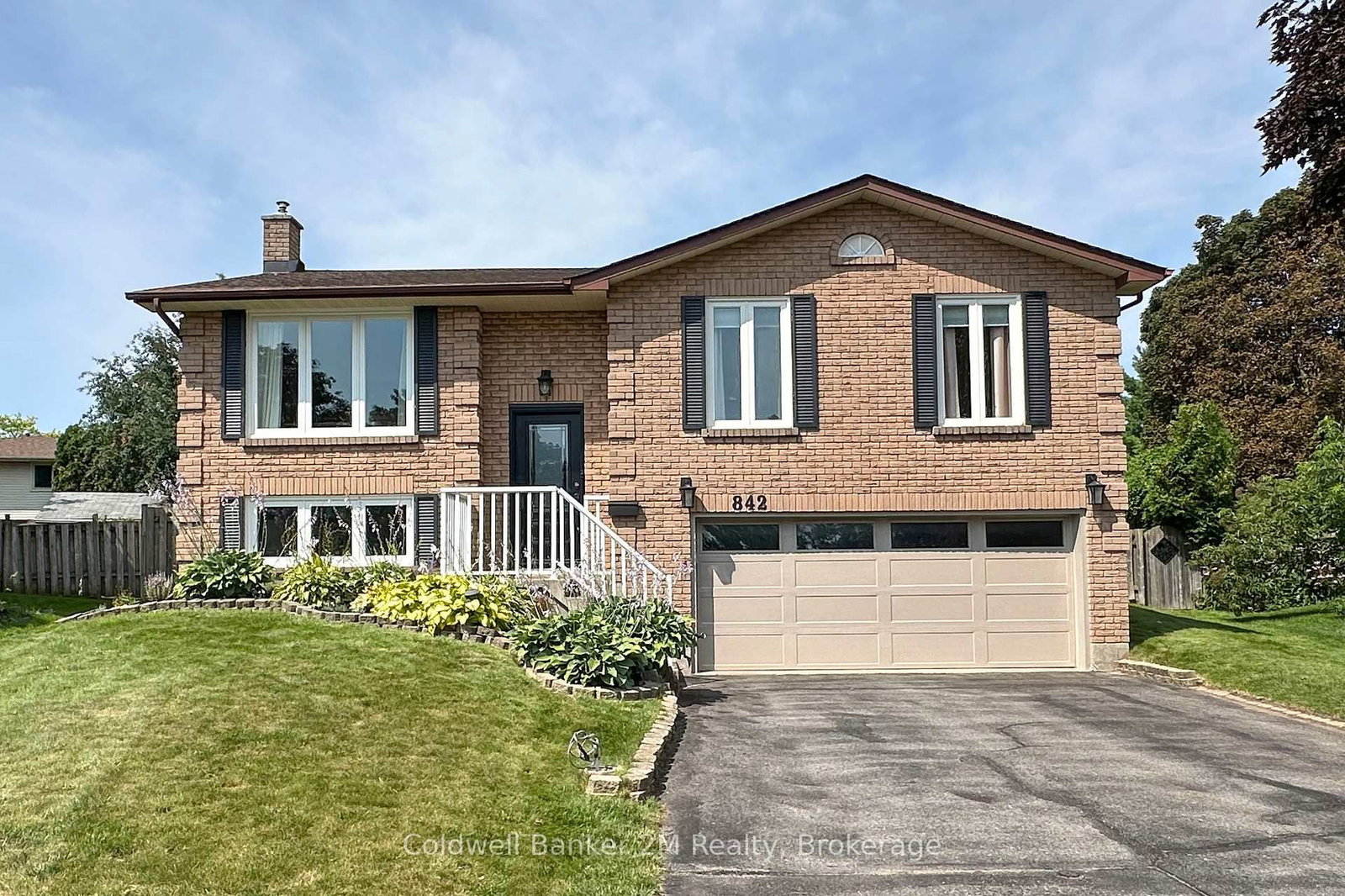 842 Saint Anne Court • Oshawa, ON photo 1