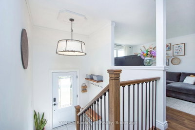 842 Saint Anne Court • Oshawa, ON photo 4
