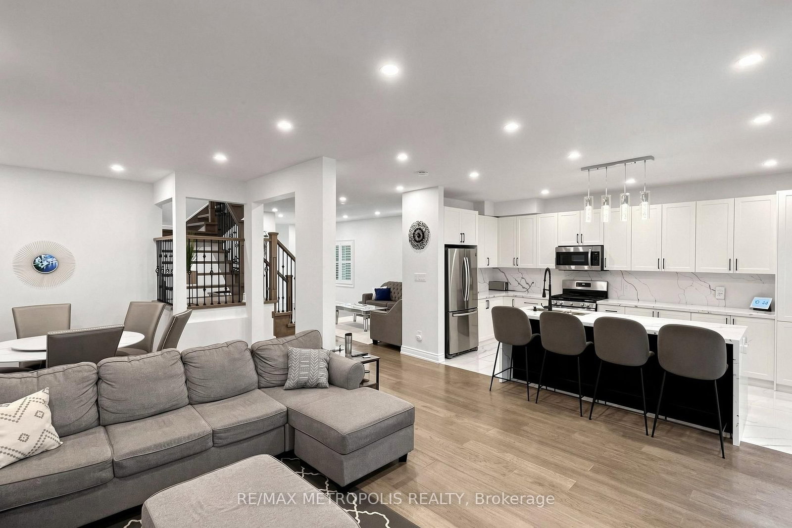 30A Cedar Drive • Toronto, ON photo 8