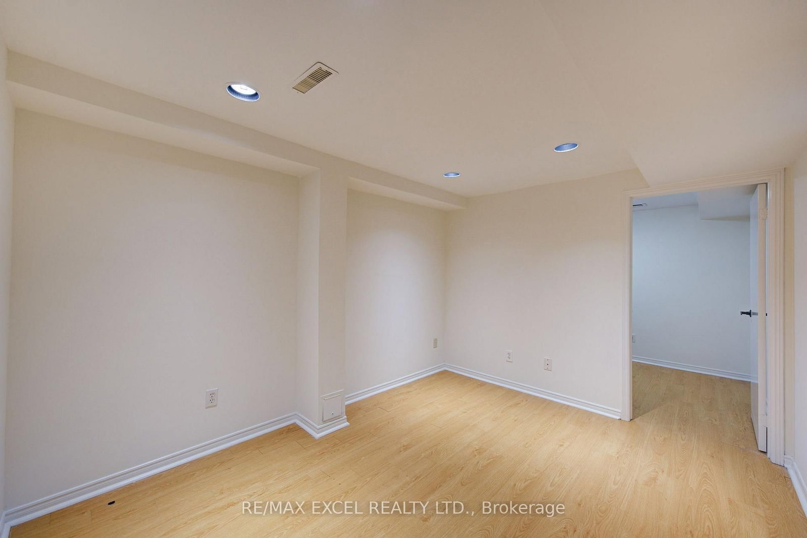 142 Shady Hollow Drive • Toronto, ON photo 39