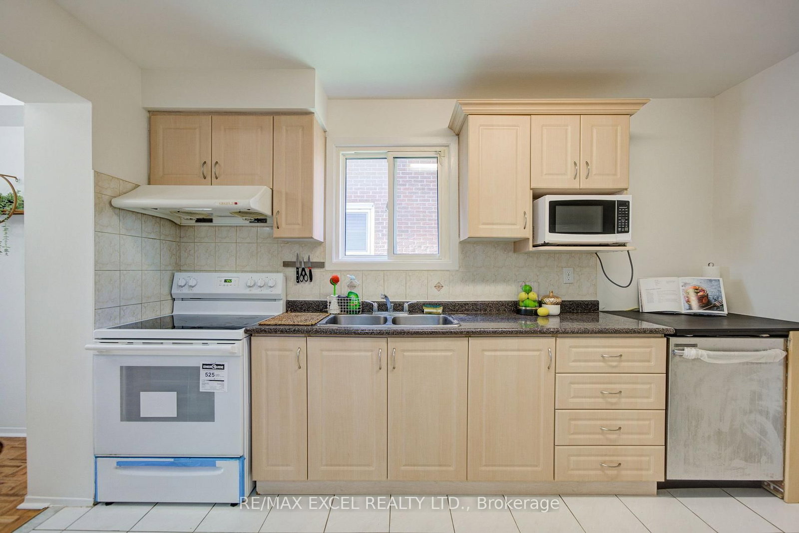142 Shady Hollow Drive • Toronto, ON photo 6