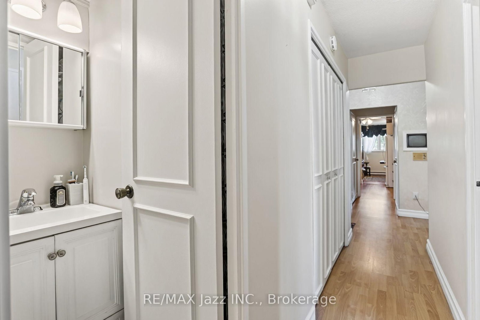 363 Simcoe Street N • #401 • Oshawa, ON photo 31