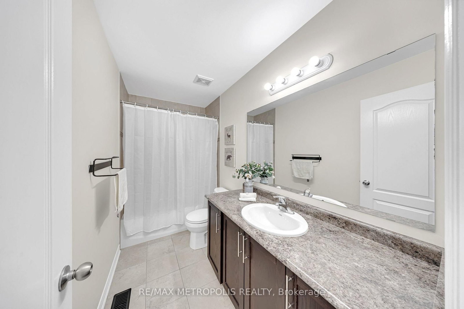 23 Gordon Cowling Street • Clarington, ON photo 15