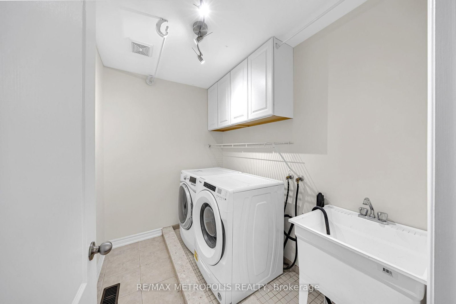 23 Gordon Cowling Street • Clarington, ON photo 19