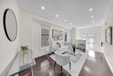 23 Gordon Cowling Street • Clarington, ON photo 4