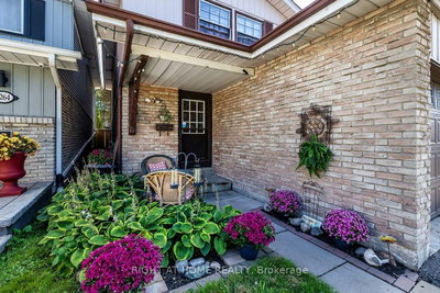 1262 Venus Crescent • Oshawa, ON photo 2
