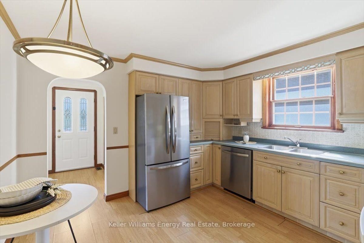 216 College Avenue • Oshawa, ON photo 10