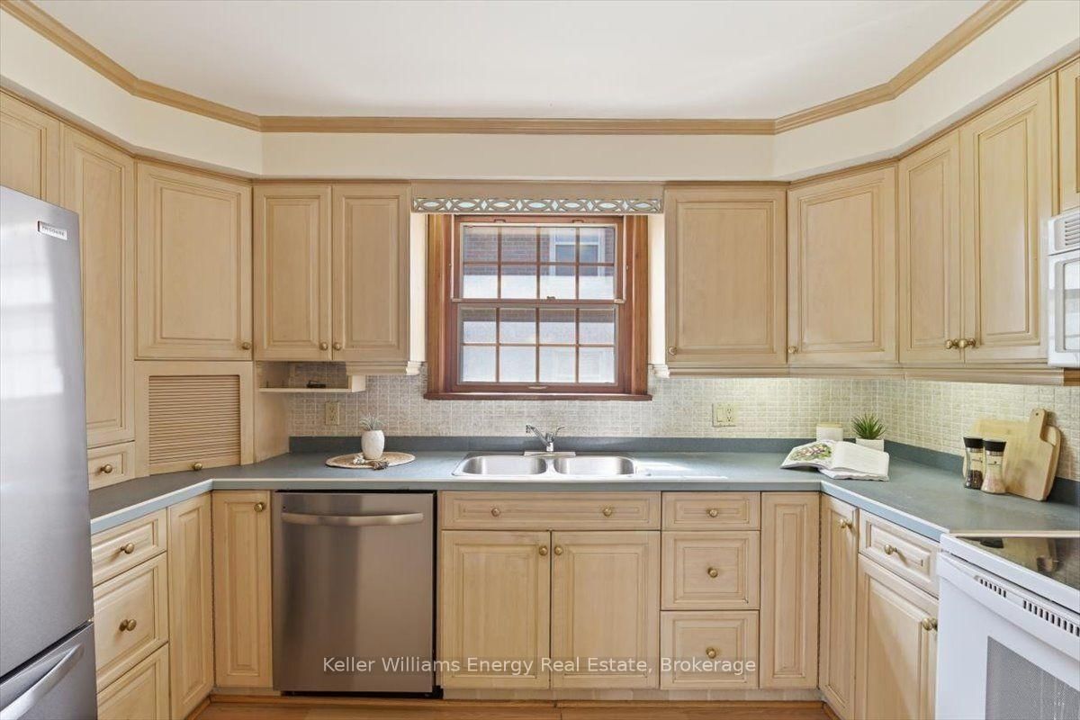216 College Avenue • Oshawa, ON photo 11