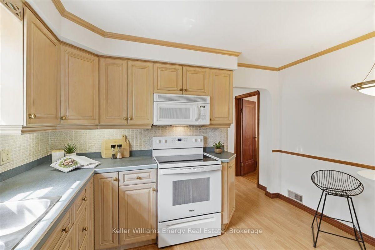 216 College Avenue • Oshawa, ON photo 12