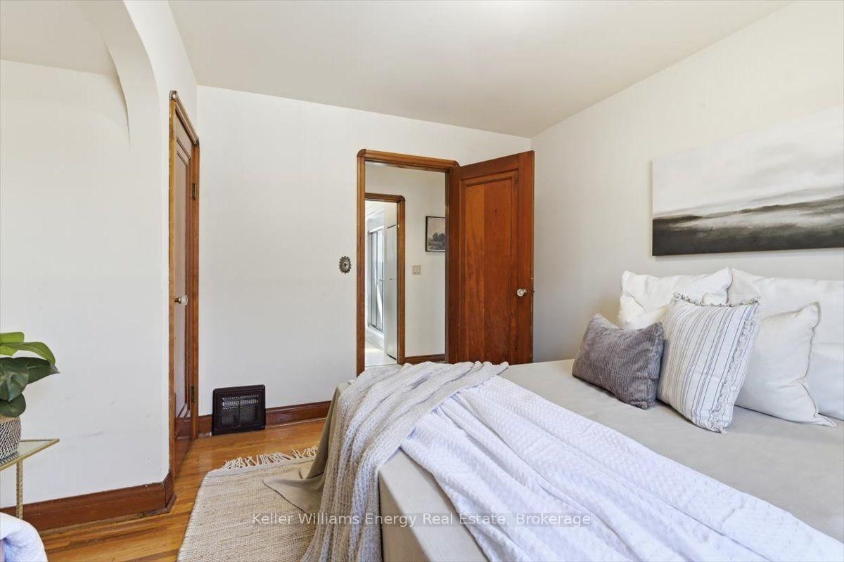 216 College Avenue • Oshawa, ON photo 16
