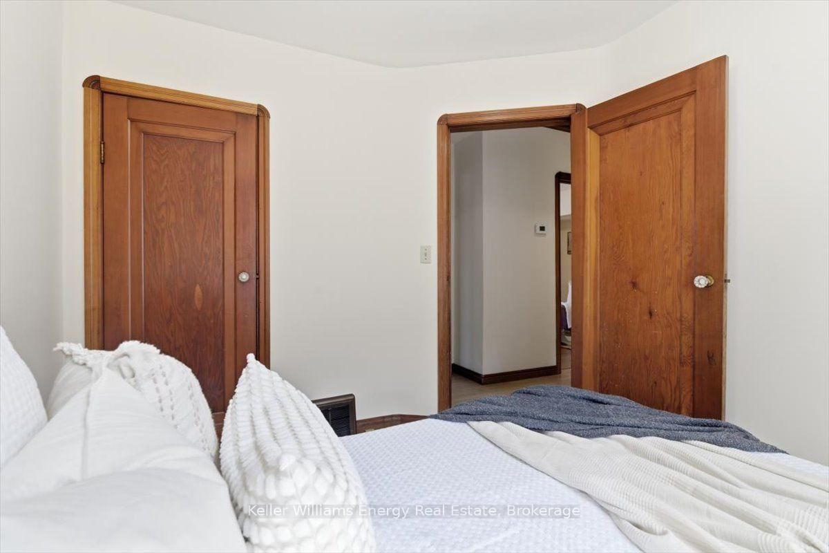 216 College Avenue • Oshawa, ON photo 19