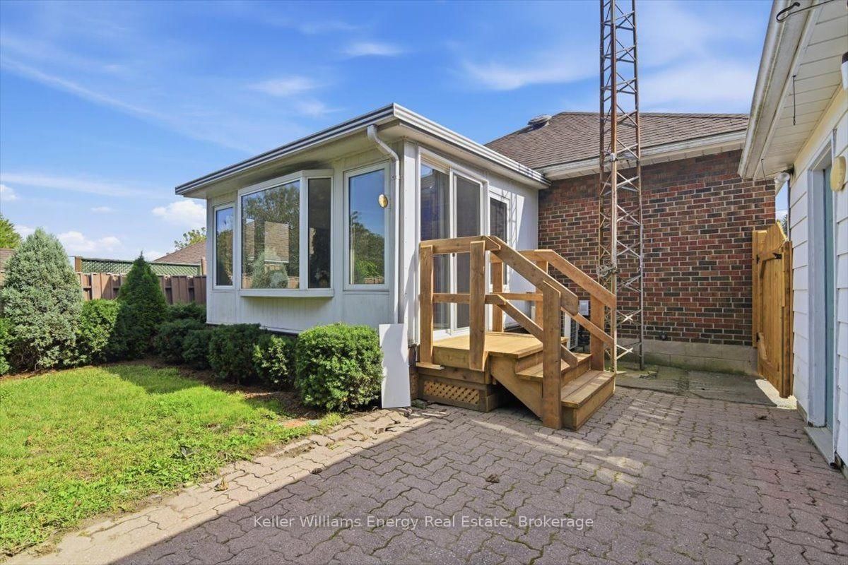 216 College Avenue • Oshawa, ON photo 37
