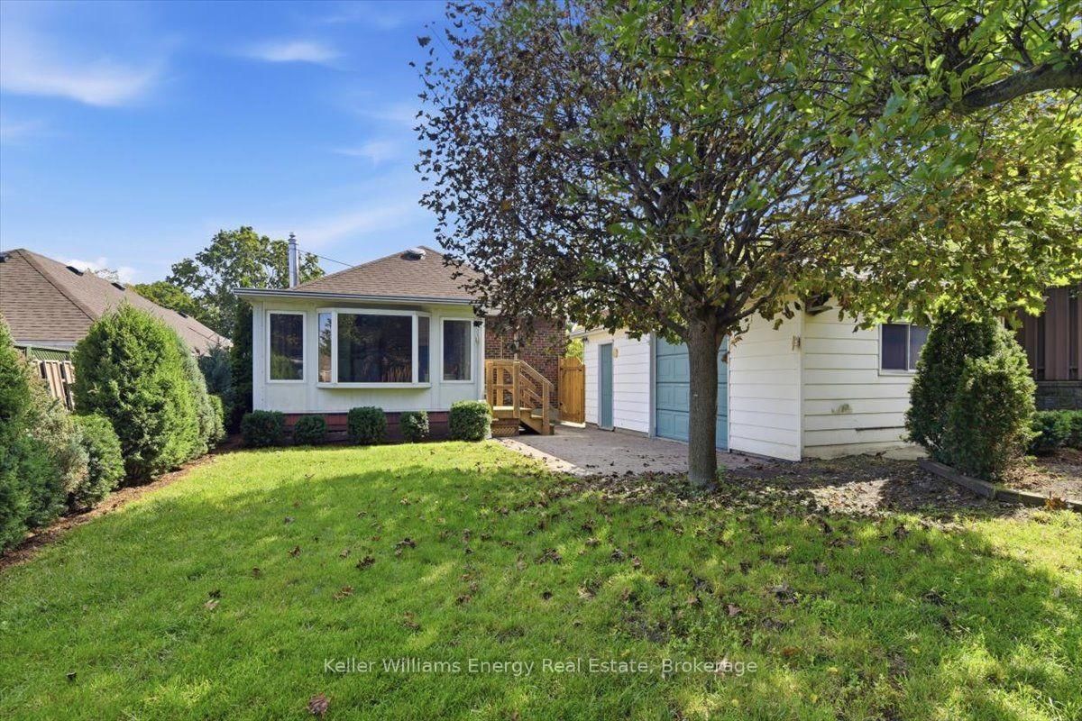 216 College Avenue • Oshawa, ON photo 38
