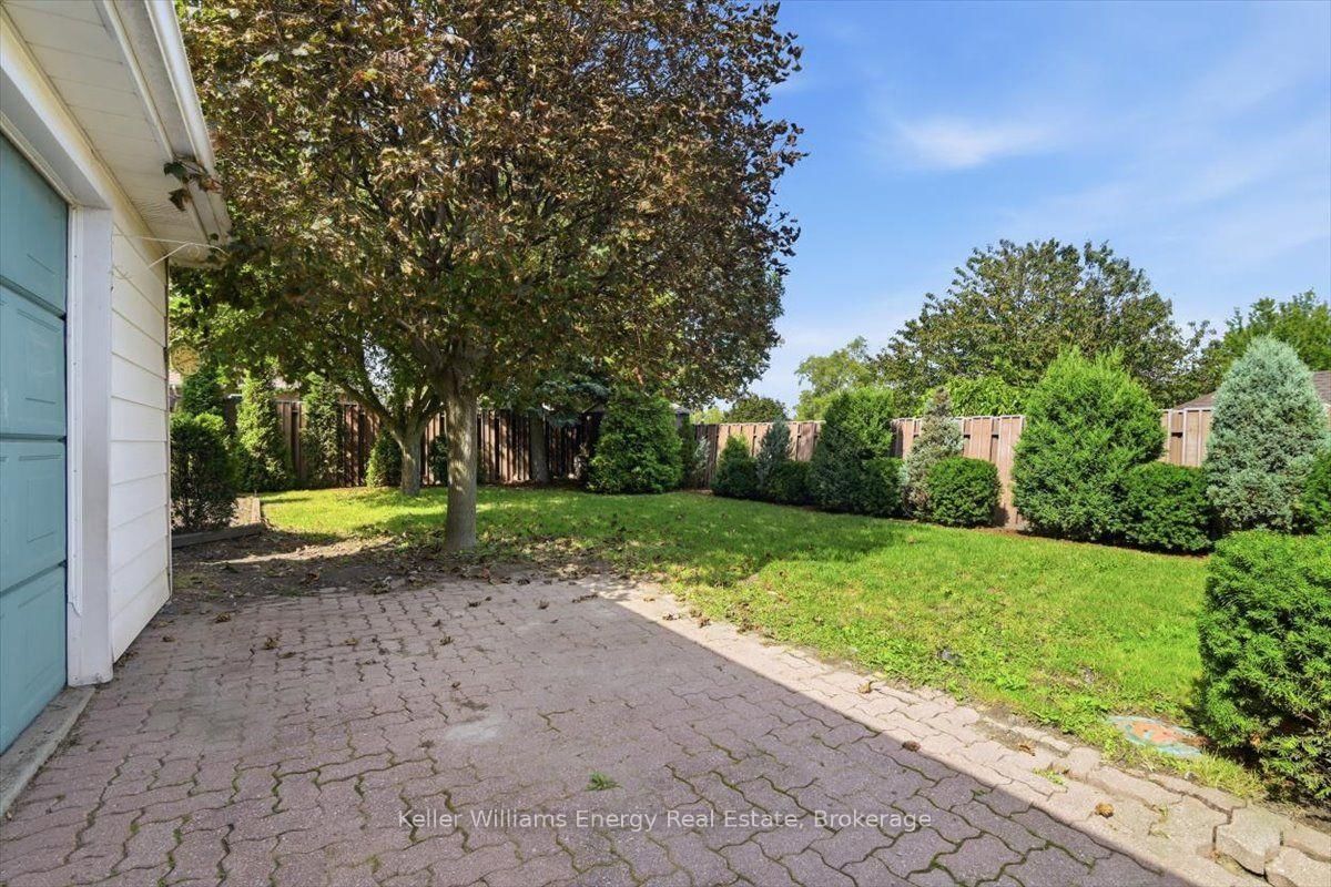 216 College Avenue • Oshawa, ON photo 39