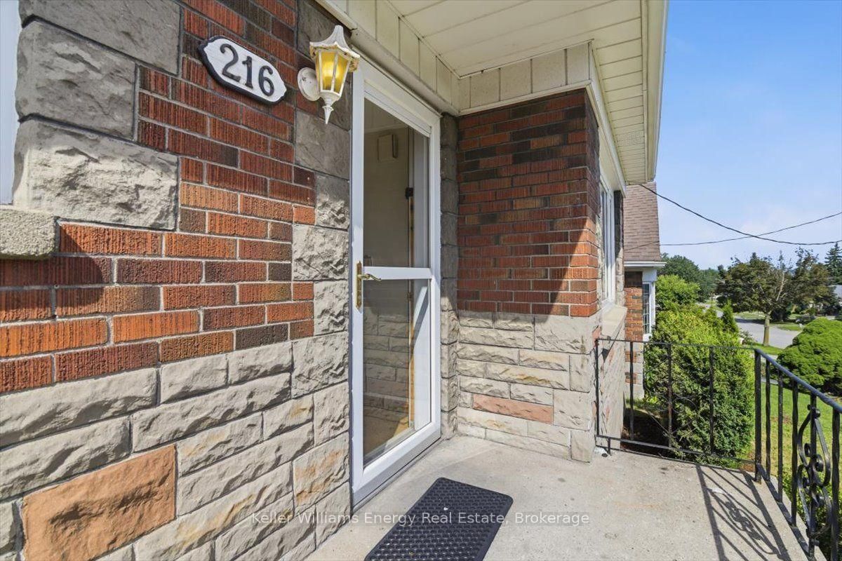 216 College Avenue • Oshawa, ON photo 4