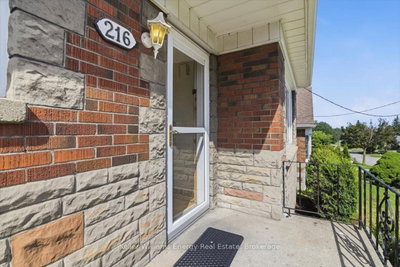 216 College Avenue • Oshawa, ON photo 4