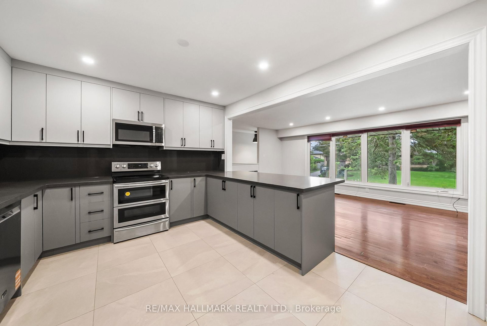 541 Rouge Hills Drive • Toronto, ON photo 11