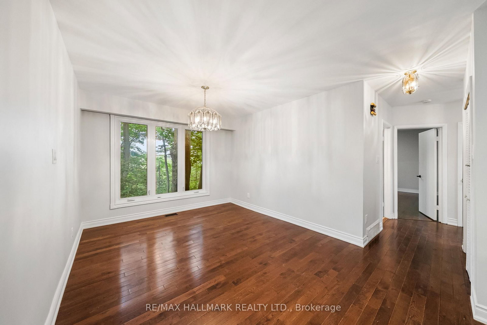 541 Rouge Hills Drive • Toronto, ON photo 3