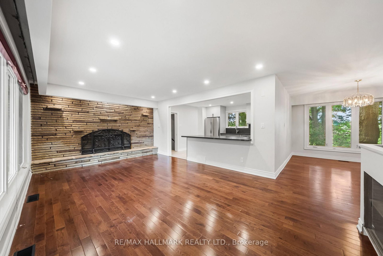 541 Rouge Hills Drive • Toronto, ON photo 4
