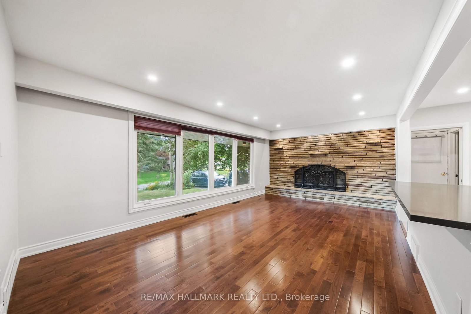 541 Rouge Hills Drive • Toronto, ON photo 5