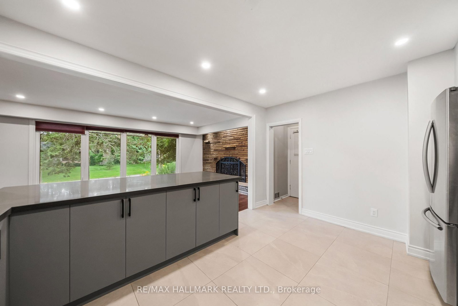 541 Rouge Hills Drive • Toronto, ON photo 8