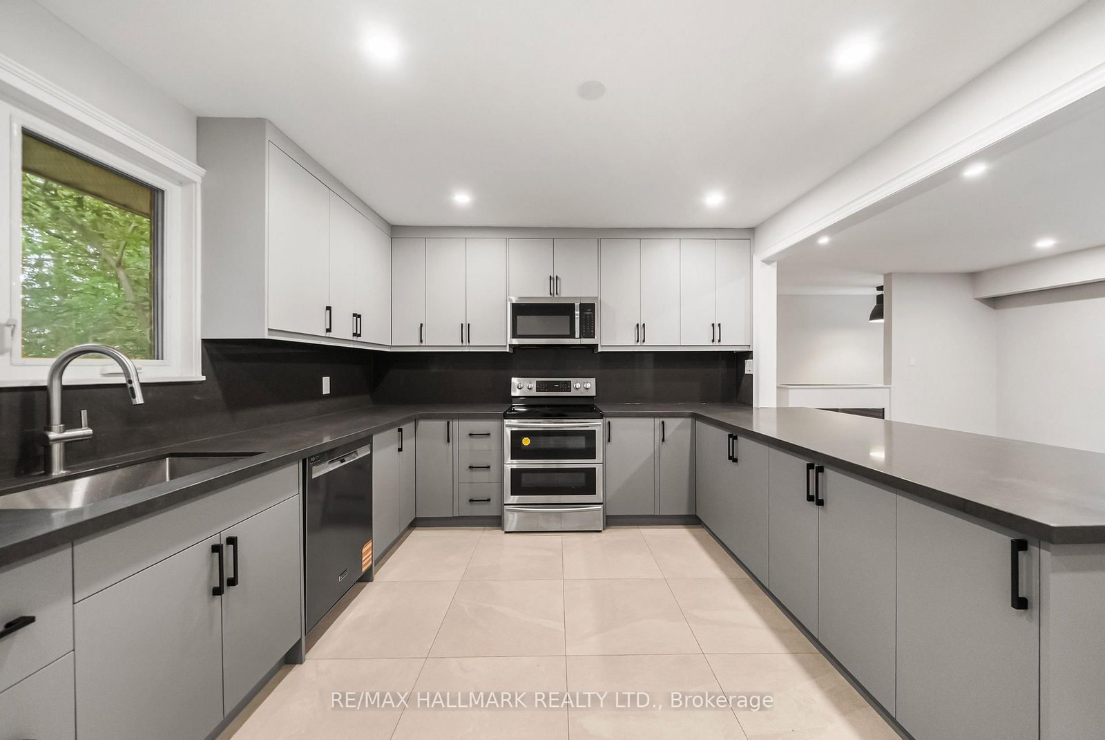 541 Rouge Hills Drive • Toronto, ON photo 9