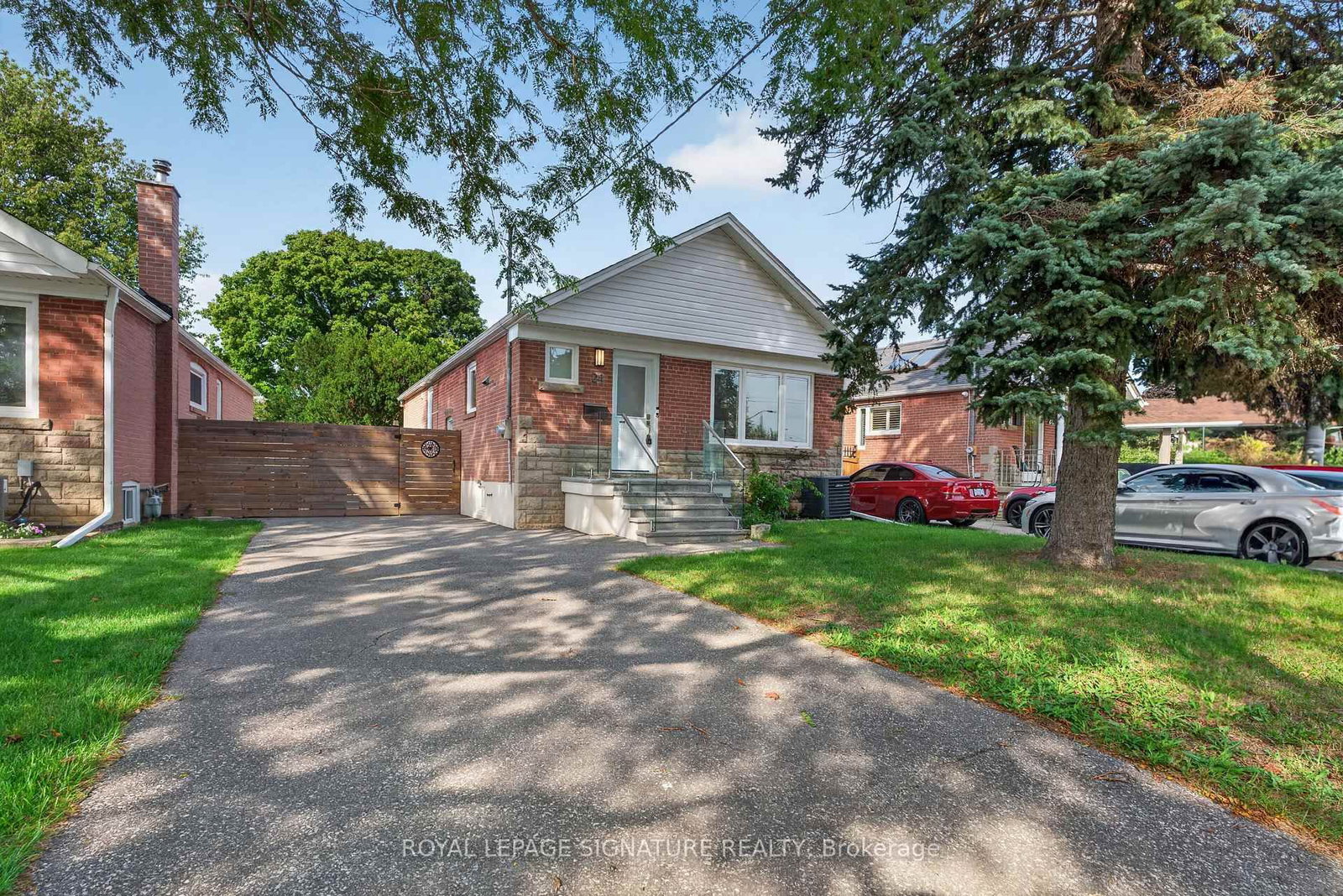 24 Glenshaw Crescent • Toronto, ON photo 2