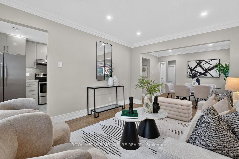 24 Glenshaw Crescent • Toronto, ON photo 7