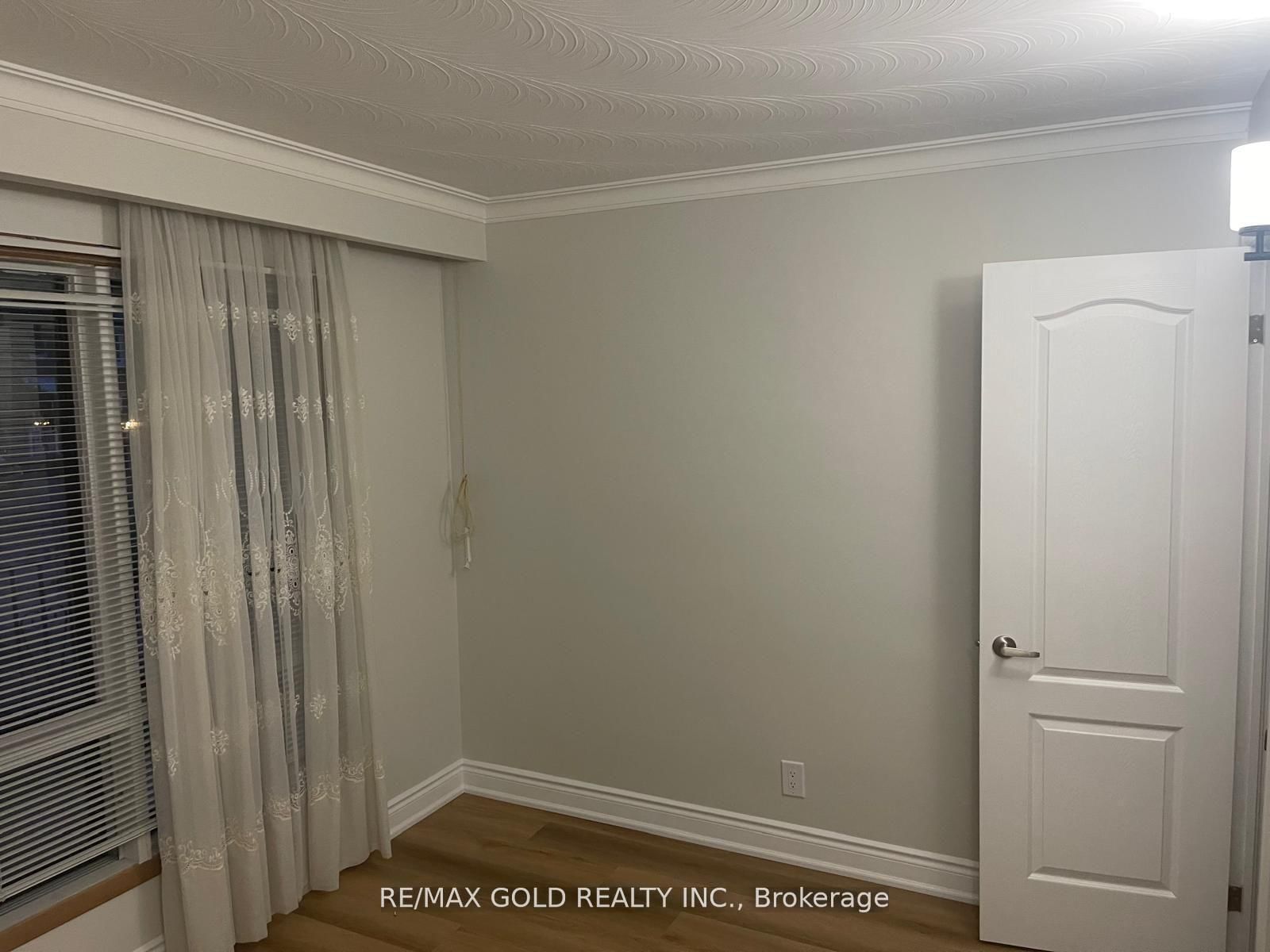 39 Magnolia Avenue • Toronto, ON photo 11