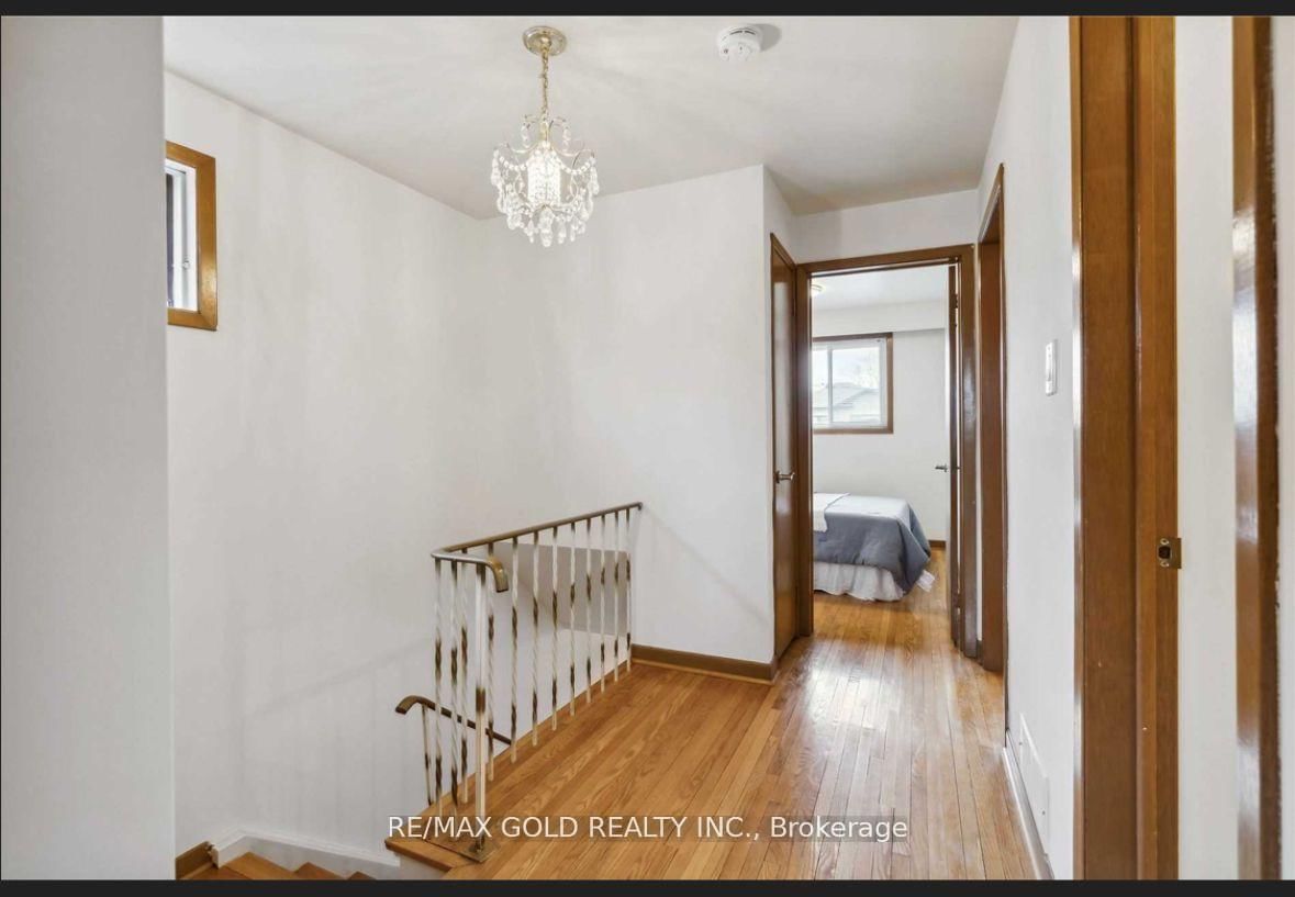 39 Magnolia Avenue • Toronto, ON photo 9