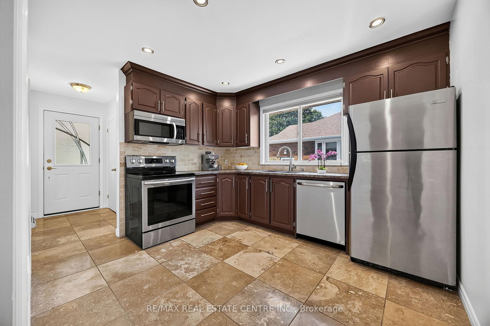 309 Lasalle Avenue • Oshawa, ON photo 14