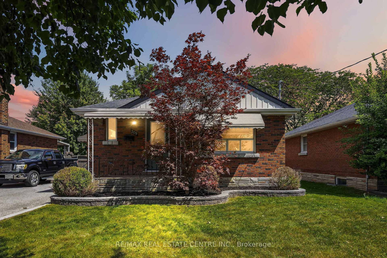 309 Lasalle Avenue • Oshawa, ON photo 2
